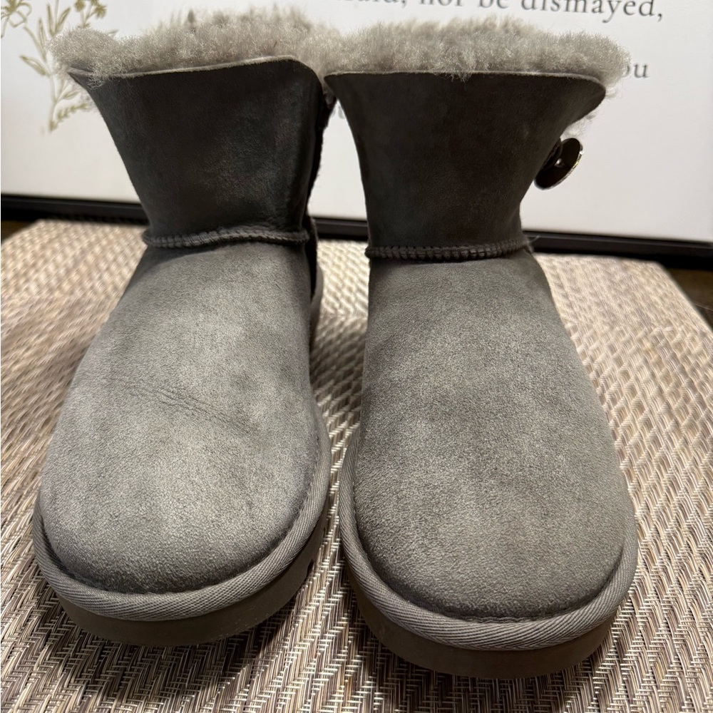 UGG Gray Suede Boots with Fur Trim. Women SZ 9  Box9